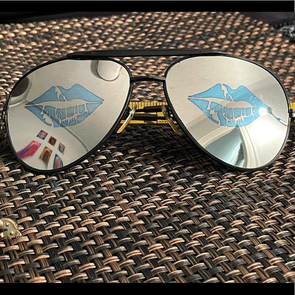 Lips Polarized graphic sunglass aviator